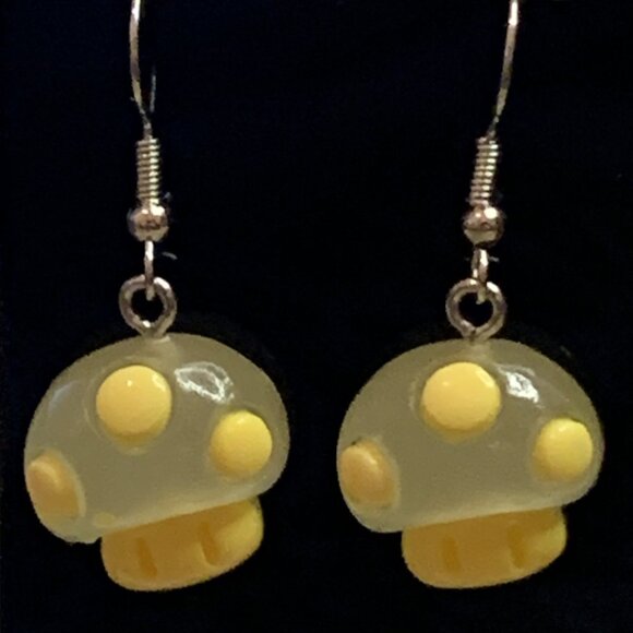 Mushroom Earring, Mario Earring, Gift Idea, Anime Earring, Silly Earring - Picture 3 of 6
